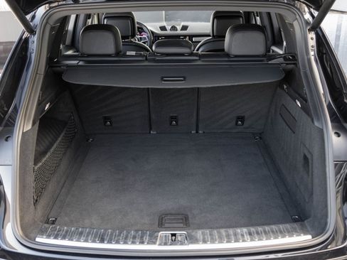 Used 2022 Porsche Cayenne Platinum Edition image 30