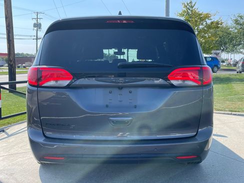 Used 2020 Chrysler Pacifica Touring-L Plus w/ S Appearance Package FWD image 6