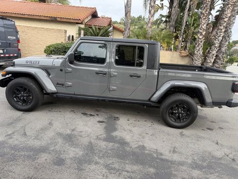 Used 2021 Jeep Gladiator Willys image 4