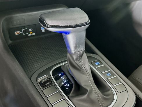 Used 2025 Hyundai Kona SEL FWD image 25