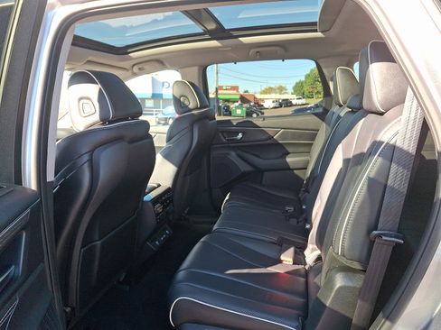 Used 2023 Acura MDX w/ Advance Package image 11