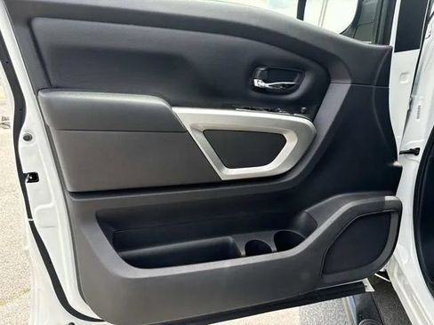 Used 2023 Nissan Titan SV RWD image 27