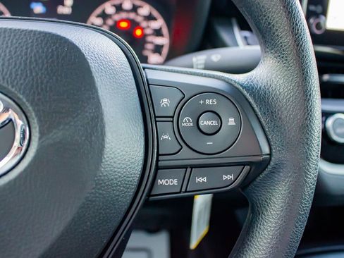 Used 2024 Toyota Corolla LE image 25