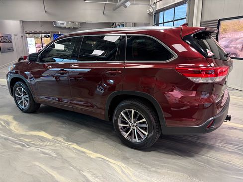 Used 2018 Toyota Highlander XLE FWD image 38