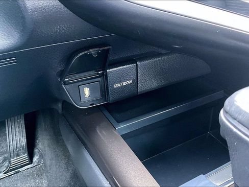 Used 2023 Toyota Camry SE FWD image 16