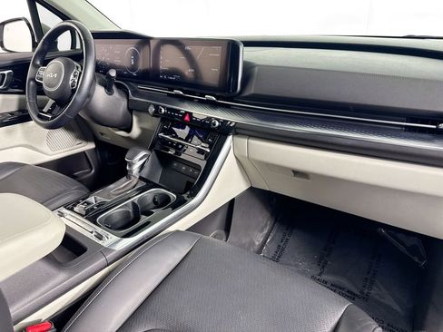 Used 2023 Kia Carnival SX Prestige FWD image 38