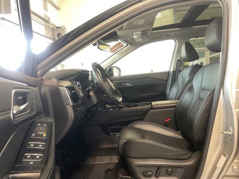 Used 2022 Nissan Rogue Platinum w/ Head-Up Display Package AWD/4WD image 8