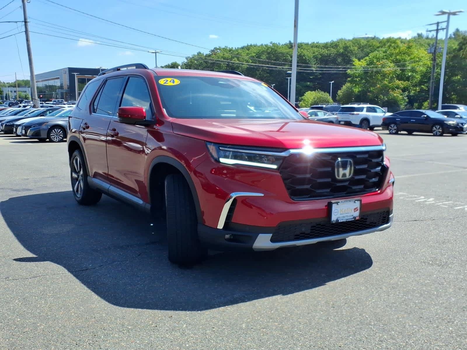 Used 2024 Honda Pilot Touring image 3