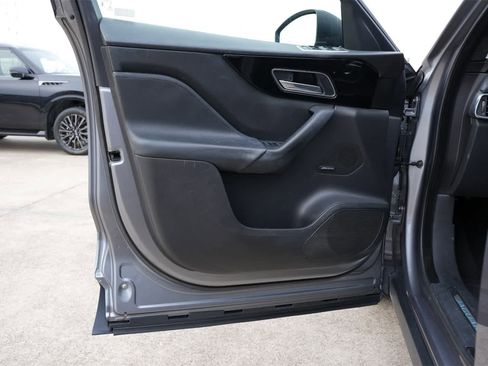 Used 2020 Jaguar F-PACE Premium image 17