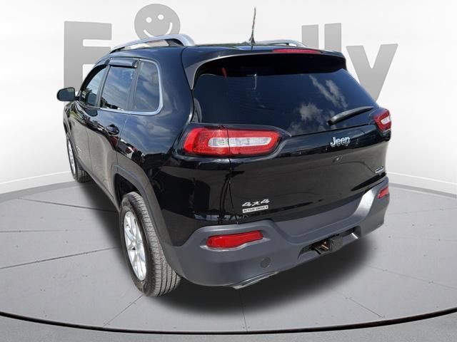 Used 2018 Jeep Cherokee Latitude Plus w/ Cold Weather Group AWD/4WD image 5