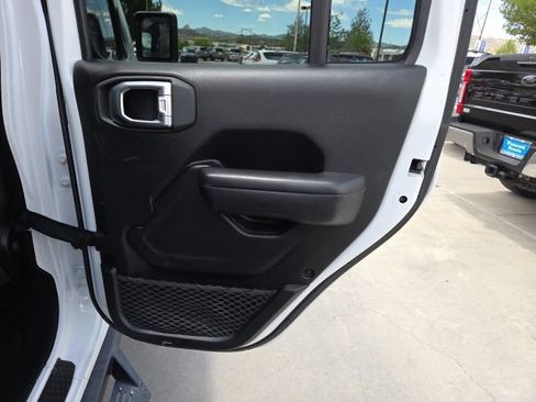Used 2019 Jeep Wrangler Unlimited Rubicon AWD/4WD image 18