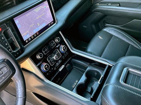 Used 2021 GMC Yukon Denali w/ Denali Premium Package AWD/4WD image 18