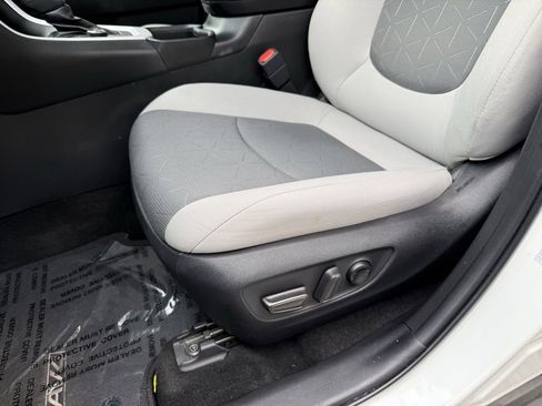 Used 2022 Toyota RAV4 XLE image 25