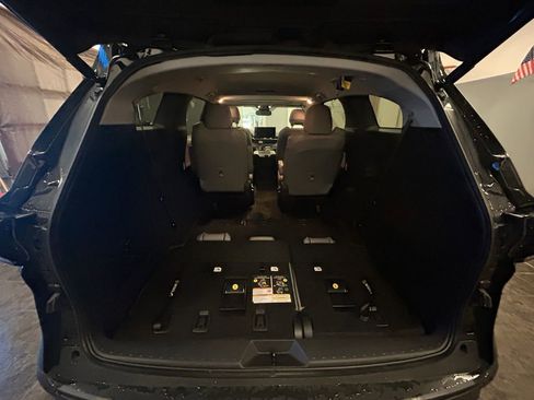 Used 2025 Toyota Sienna XLE image 18