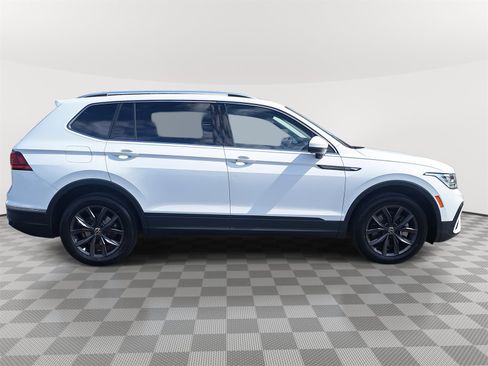 Used 2022 Volkswagen Tiguan SE image 4