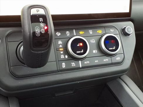 New 2026 Land Rover Defender 110 X-Dynamic SE AWD/4WD image 19