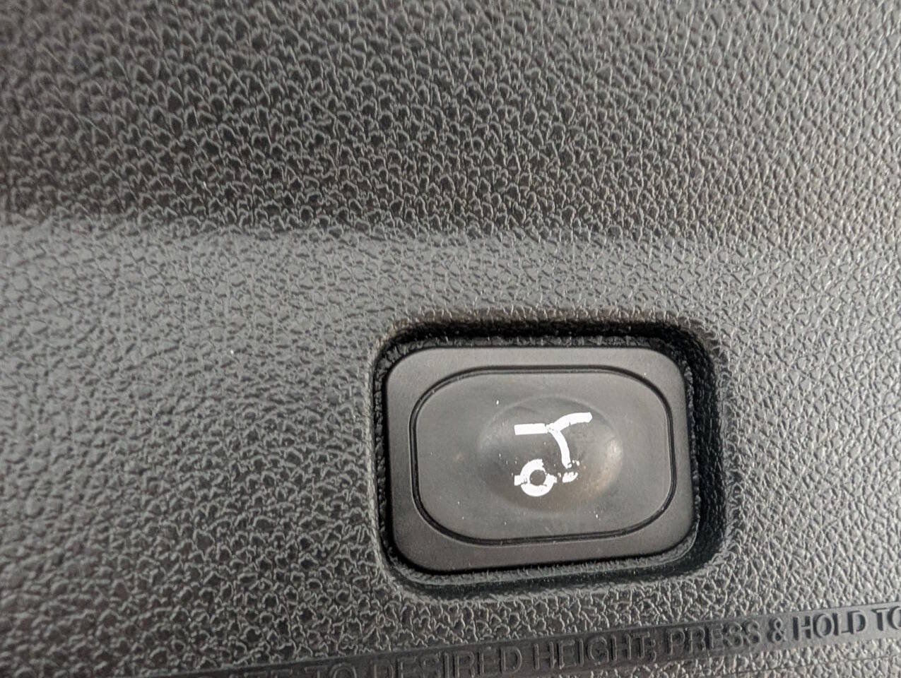 Used 2017 Ford Explorer XLT w/ XLT Technology Feature Bundle AWD/4WD image 18