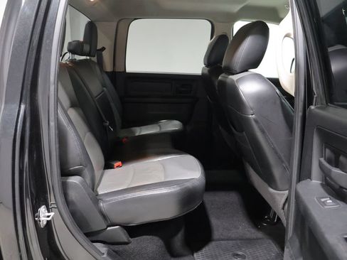 Used 2018 RAM 1500 Express w/ Black Ram 1500 Express Group AWD/4WD image 18