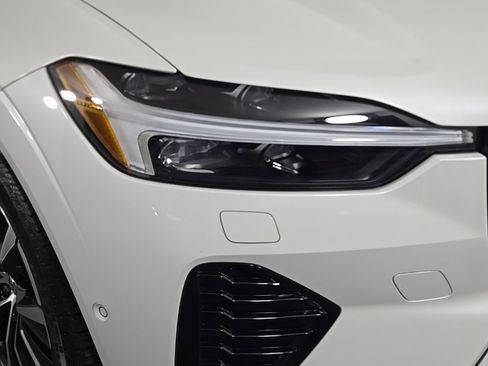 Certified 2023 Volvo XC60 B5 Plus w/ Climate Package image 5