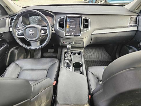 Certified 2022 Volvo XC90 T5 Momentum w/ Climate Package image 18