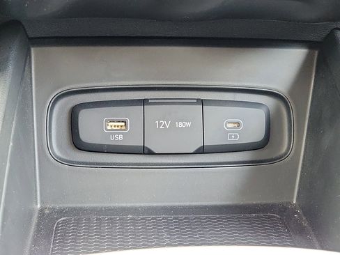 Used 2023 Hyundai Venue SE FWD image 28