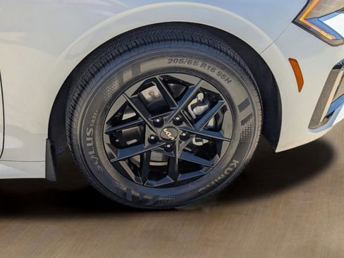 Used 2025 Kia K5 LXS image 6