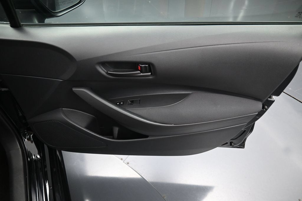 Used 2025 Toyota Corolla LE FWD image 31
