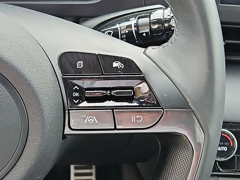 Used 2025 Hyundai Elantra Sport FWD image 20