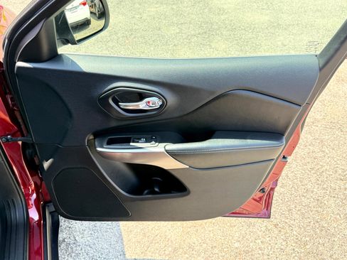 Used 2019 Jeep Cherokee Latitude Plus w/ Comfort/Convenience Group image 50