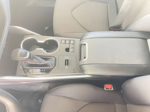 Used 2025 Toyota Highlander LE image 41