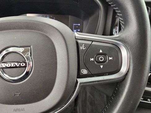 Used 2019 Volvo XC60 T5 Momentum image 12
