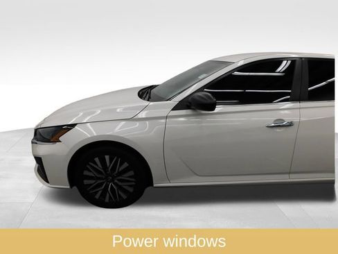 Used 2024 Nissan Altima 2.5 SV image 6