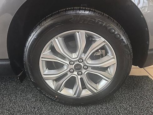 Used 2023 Ford Edge Titanium image 42