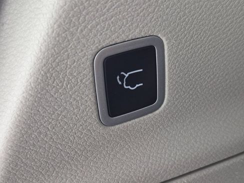 Used 2023 Chrysler Pacifica Touring-L FWD image 30