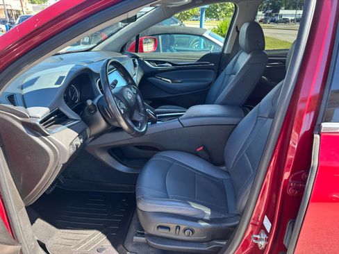 Used 2020 Buick Enclave Essence image 11