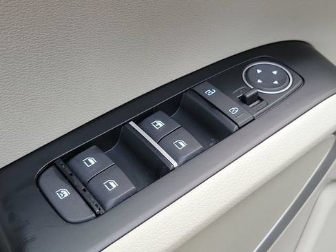 Used 2025 Kia Soul LX FWD image 23