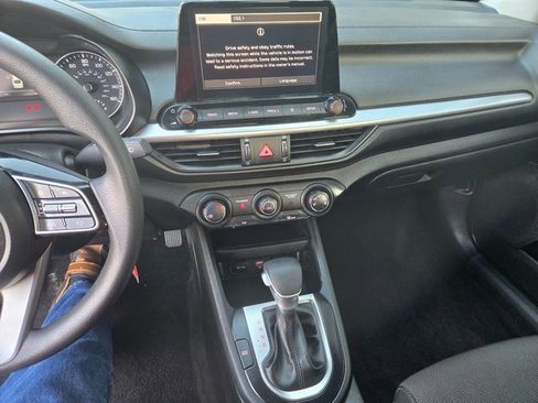 Used 2023 Kia Forte LXS w/ LXS Technology Package image 2