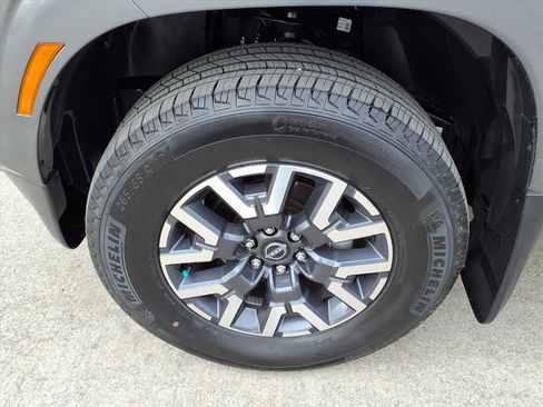 Certified 2025 Nissan Frontier SL image 17