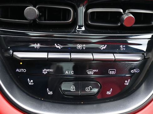 Used 2022 Aston Martin DBX image 17