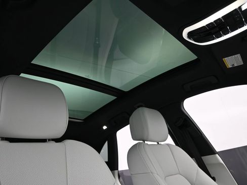 New 2026 Porsche Macan image 21