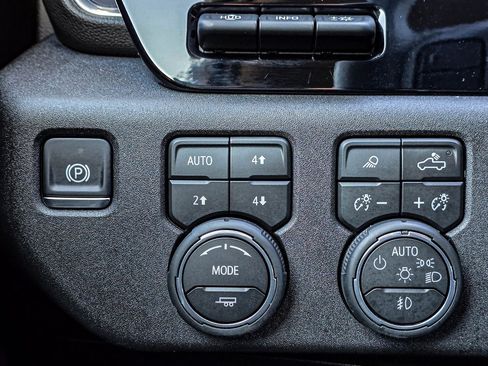 Used 2026 Chevrolet Silverado 2500 LTZ w/ LTZ Plus Package image 36