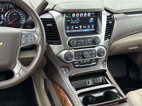 Used 2018 Chevrolet Suburban Premier image 3