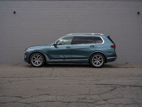 Used 2023 BMW X7 xDrive40i w/ Premium Package AWD/4WD image 2