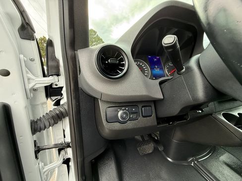 Used 2022 Mercedes-Benz Sprinter 1500 image 14