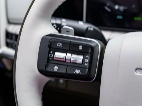 New 2025 Hyundai Santa Fe Calligraphy FWD image 11
