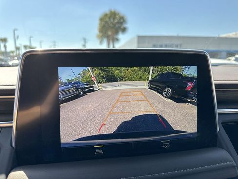 Used 2024 Chevrolet Suburban LT image 16