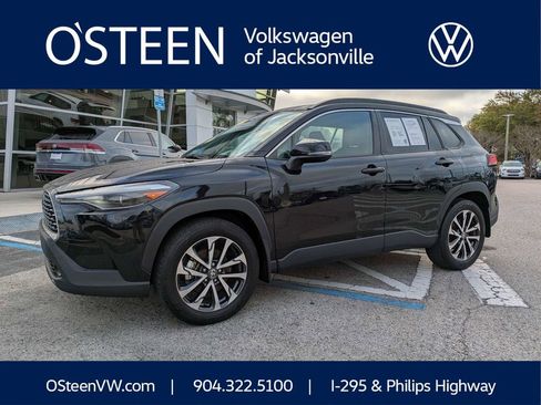 Used 2023 Toyota Corolla Cross XLE w/ Convenience Package image 1