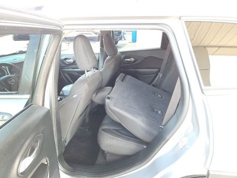 Used 2017 Jeep Cherokee Latitude w/ Cold Weather Group image 36