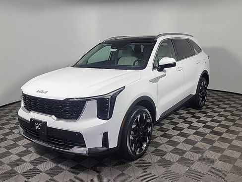 Used 2025 Kia Sorento EX w/ Panoramic Sunroof Package image 12