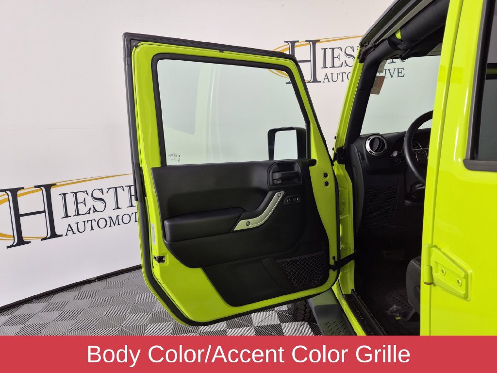 Used 2016 Jeep Wrangler Unlimited Sahara w/ Connectivity Group AWD/4WD image 14
